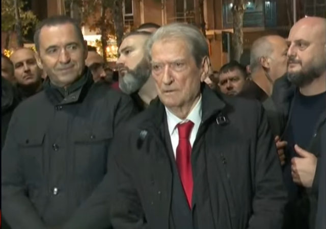 &ldquo;Rama &euml;sht&euml; n&euml; rrethim!&rdquo;- Berisha: Do i shkojm&euml;