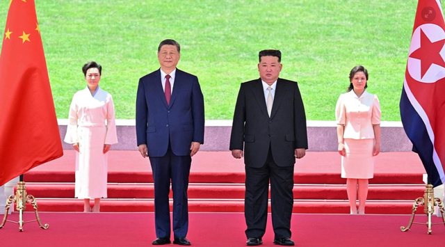 Aksi Pekin-Phenian/ Xi Jinping viziton Koren&euml; e Veriut pas 7 vitesh, Kim