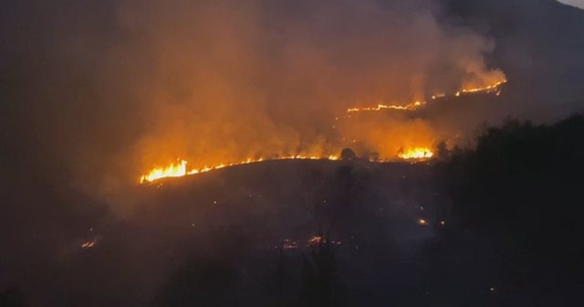 Zjarri në Fushë-Arrëz kërcënon banesat, kërkohet