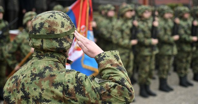 Serbia rikthen sh&euml;rbimin e detyruesh&euml;m ushtarak