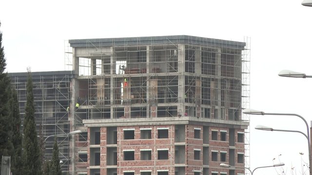 Banesat po shtrenjtohen, &ccedil;mimet e apartamenteve rriten shum&euml; m&euml;