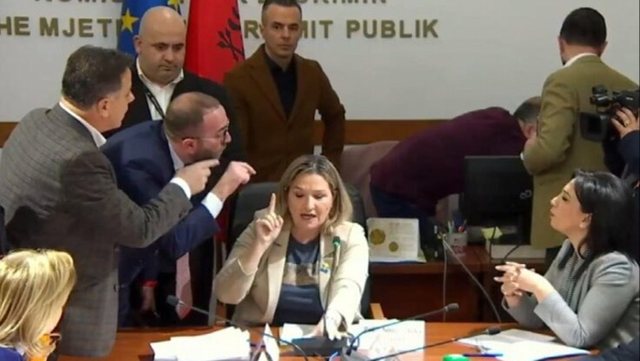 "Për çerrat... Gazi ka qenë heroi im", Açka i