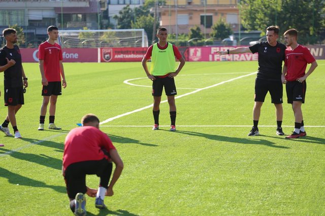Shqipëria nis përgatitjet për finalet e EURO U-17, trajneri