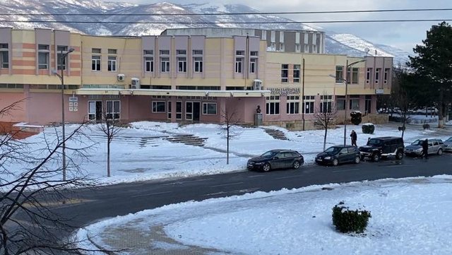 Moti i keq/ Rinis nesër mësimi në 37 shkollat e qarkut të