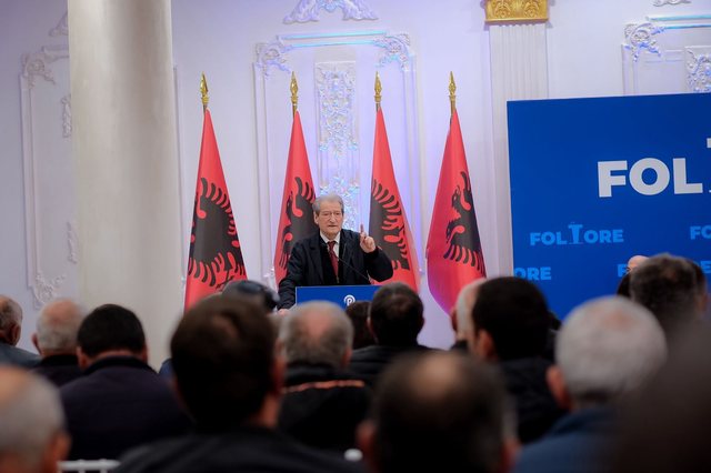 &ldquo;Meritojn&euml; hurin, por s&rsquo;jemi parti e dhun&euml;s!&rdquo;,