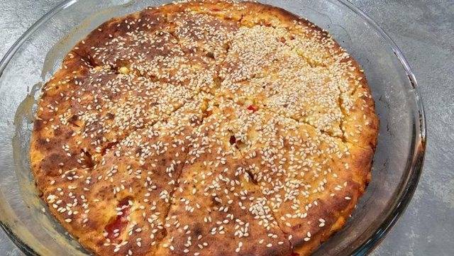 Domatopita, receta greke e kekut të kripur me domate