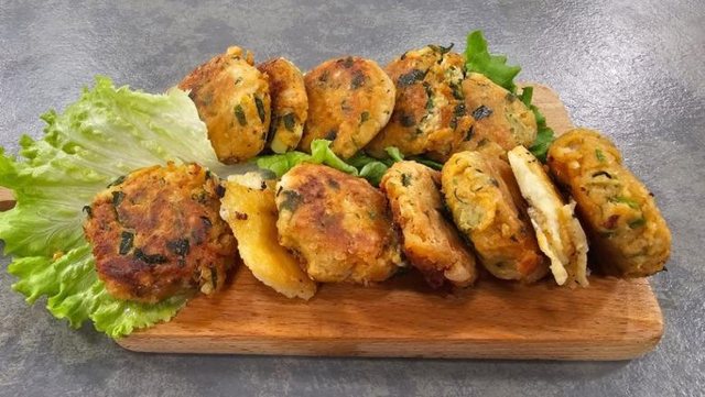 Qofte me patate dhe lulelakër nga zonja Albana