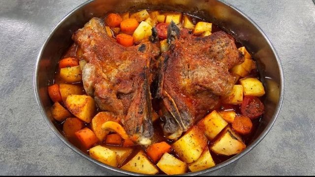 Beef with potatoes in the oven