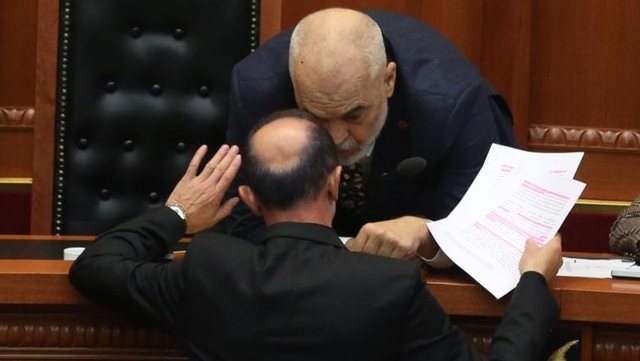 Kryeinspektori i P&euml;rgjithsh&euml;m/ Rama prezanton para stafit