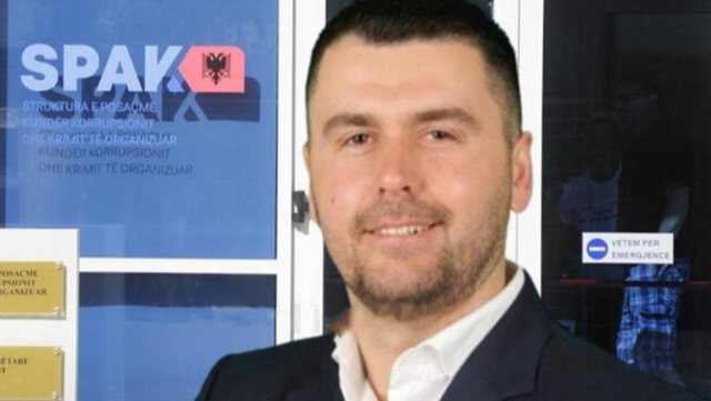 The mayor of Rrogozhina was arrested after surrendering to the police after