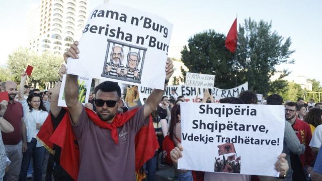 Fron Nahzi: Pas protestave popullore Edi Ram&euml;s i ka mbetur vet&euml;m