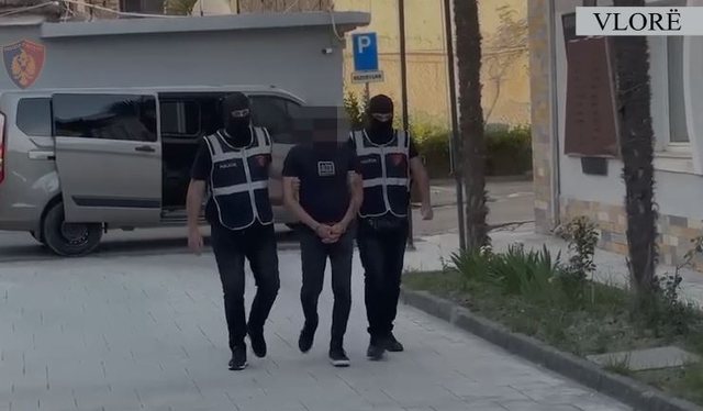 Goditen tre raste n&euml; fush&euml;n e arm&euml;mbajtjes pa leje dhe shitjes