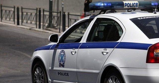 Injuring three people in a nightclub in Greece, Albanian surrenders to police