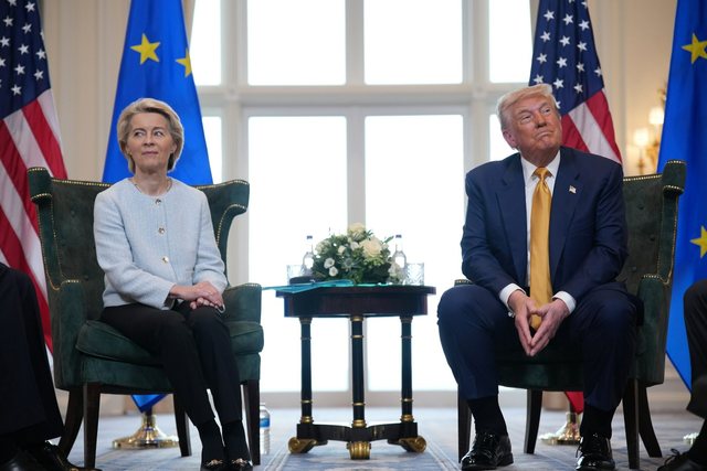 Trump dhe Von Der Leyen arrijnë marrëveshjen, SHBA ul tarifat në