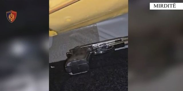 U kap me arm&euml; zjarri n&euml; automjet, arrestohet 35-vje&ccedil;arja