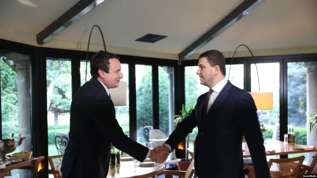 Krasniqi i PDK-së e pranon ftesën e Kurtit për takim, por jo