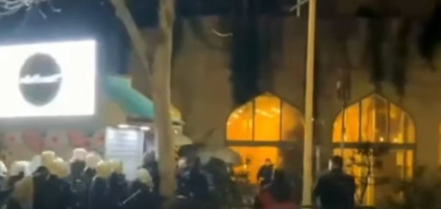 VIDEO/ Dalin pamjet, si u dhunua nga policia deputeti i PD, Bledion Nallbati.