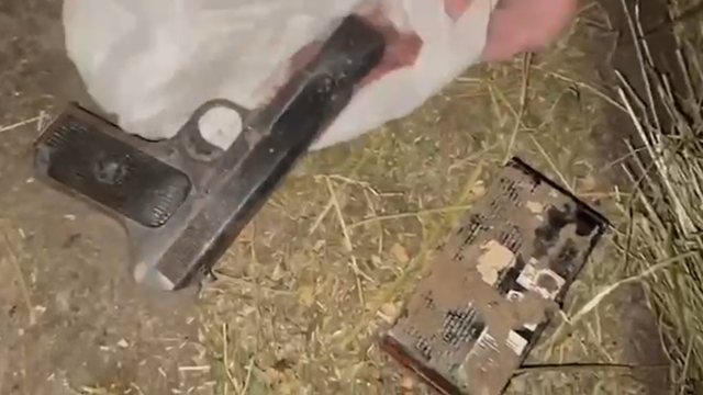 Qarkullonin më armë dhe lëndë narkotike në makinë,