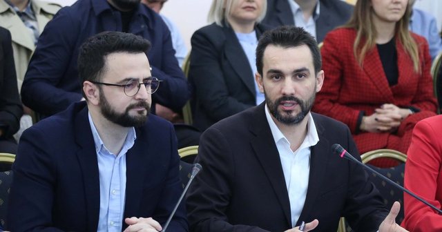 Endri Shabani d&euml;rgon v&euml;zhgues n&euml; protest&euml;n e Adriatik Lapajt