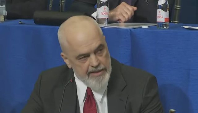 Rama ngre &ccedil;&euml;shtjen e U&Ccedil;K n&euml; Bordin e Paqes: Zoti