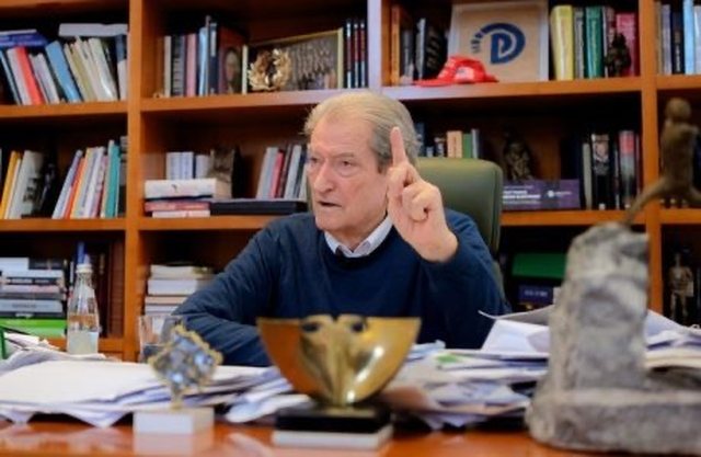 Analiza/ Bashkimi rreth Berishës e bën edhe PD-në, edhe