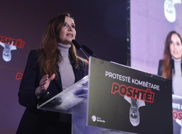 &ldquo;Jemi p&euml;rball&euml; nj&euml; autokrati t&euml; rilindur&rdquo;,