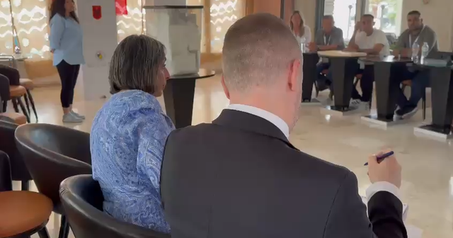 Ora e fundit e votimit/ Vëzhgues të OSBE-ODIHR monitorojnë