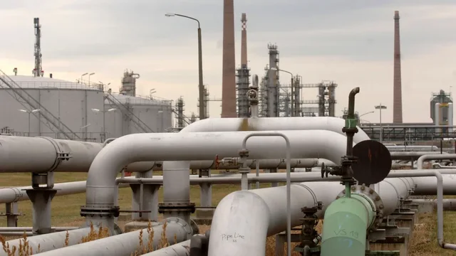 Ukraina godet tubacionin që transporton naftë ruse në Hungari dhe