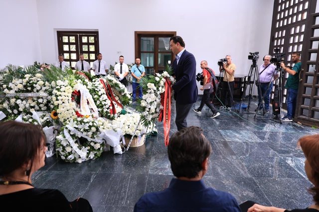 Lulzim Basha merr pjesë në  homazhet e zhvilluara në nderim