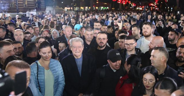 VIDEO/ “Allahu ekbar”, protestuesi i Berishës habit të