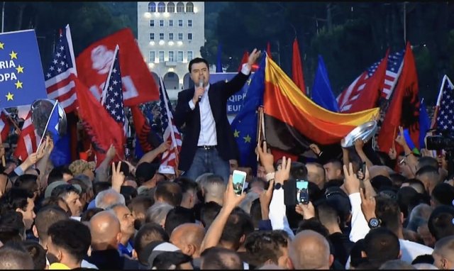 Zoti Basha, Demokratët, Kombi dhe ‘Partia Demokratike e