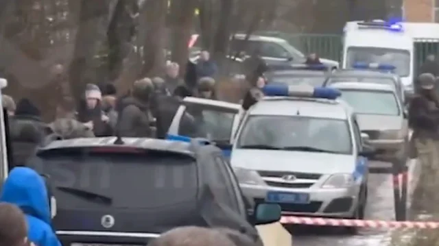 Sulm me thik&euml; n&euml; nj&euml; shkoll&euml; fillore n&euml; Mosk&euml;,