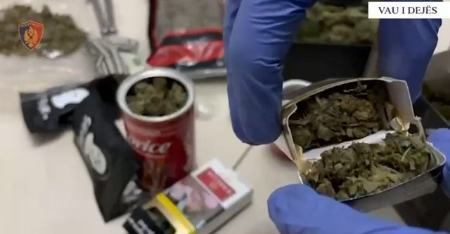 Drogë dhe lojëra fati në lokal, arrestohet 39-vjeçari