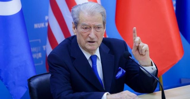 "E vetmja form&euml;", Berisha paralajm&euml;ron hyrjen n&euml;