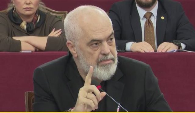 &ldquo;Si mund t&euml; arrestohet nj&euml; punonj&euml;se administrate me kancer