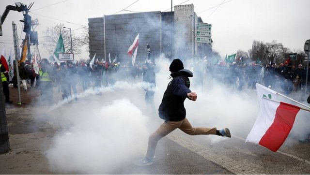 Massive protest in Strasbourg: farmers "siege" the European Parliament