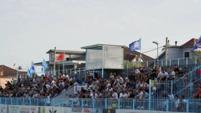 E paprecedentë në Fushë Krujë! Futbollistët dhe