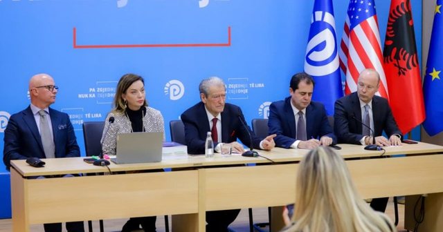 Protesta e djeshme para Kryeministris&euml;, reagon Berisha: Fal&euml;nderoj