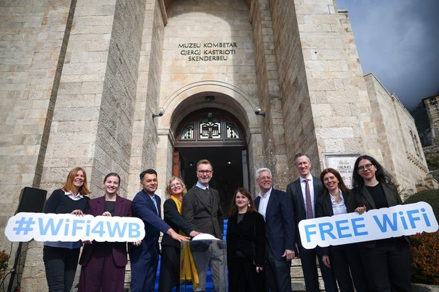 Internet falas n&euml; 61 bashki, Shqip&euml;ria nis zyrtarisht programin e