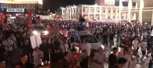 ''Jep dor&euml;heqjen, Rama n&euml; burg, Berisha n&euml;