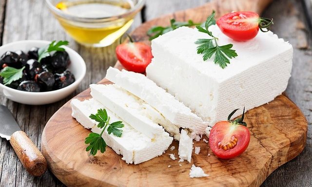 Can people with diabetes eat cheese? What you need to know