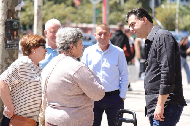 Basha takime me qytetarë në Kamëz dhe Tiranë: Vota për