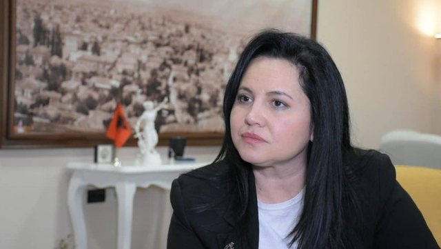 Mori para dhe peshq për një vend pune/ Gjykata e Lartë lë