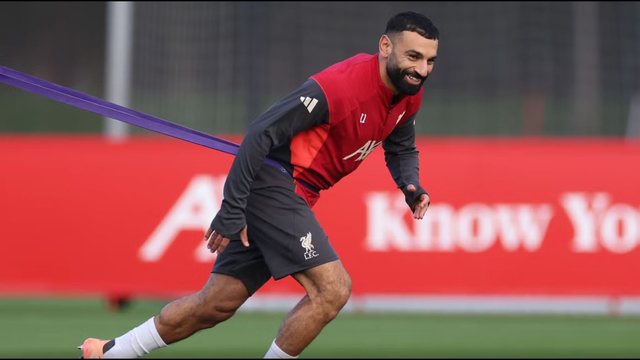 Liverpool ‘shpërthen’; Salah grindet me Slot dhe nuk