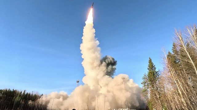 &ldquo;Reuters&rdquo; jep alarmin: Rusia po zhvendos raketa balistike
