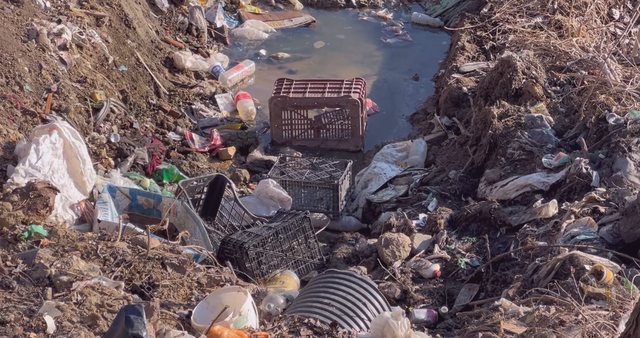 The Devoll River is filled with waste, residents call on institutions: Take