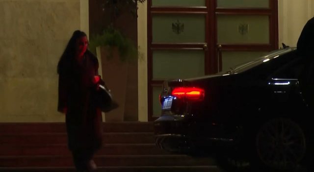 Berisha publikon pamjet: Balluku q&euml;ndroi n&euml; zyr&euml; deri n&euml;