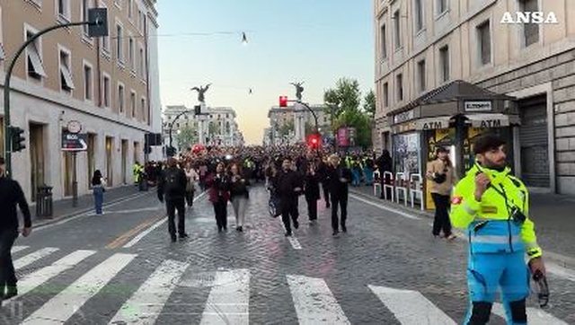 FOTO/ Sot funerali i Papa Françeskut. Të gjithë në