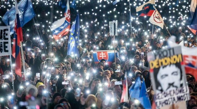 “Sllovakia është Europë!”/ Protesta masive