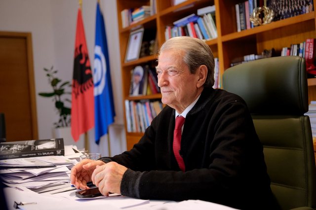 &ldquo;Nuk e nd&euml;rpresim kryengritjen pa rr&euml;zuar narkoshtetin&rdquo;,